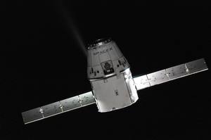Стыковка грузовика SpaceX Dragon к МКС