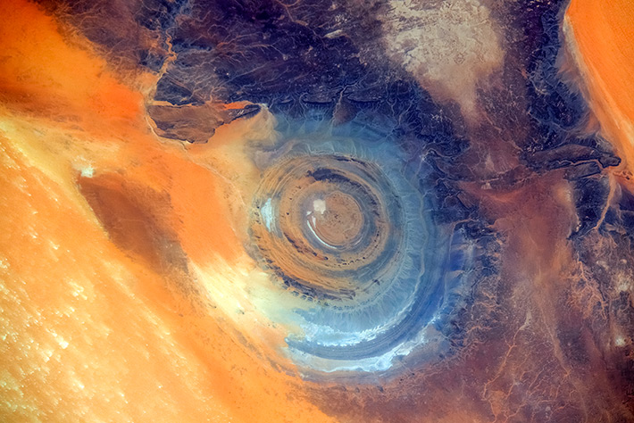 Earth Paints - Eye of the Sahara, Africa