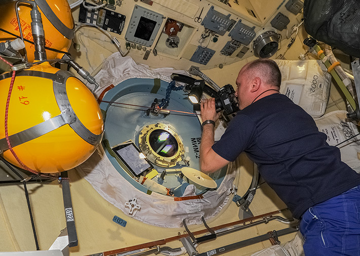Work on ISS. Glass Windows Inspection and Photography