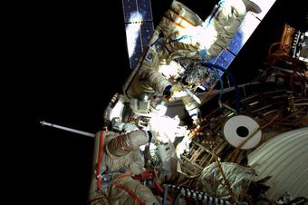 Spacewalk (EVA-39), 18, 2014 